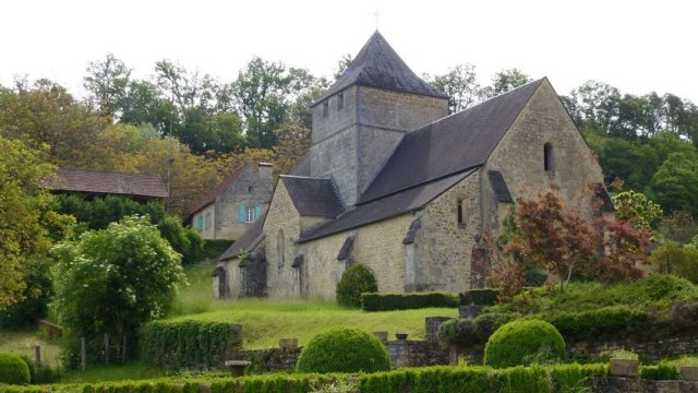 01-walk_travel-perigord-church_sainte-mondane