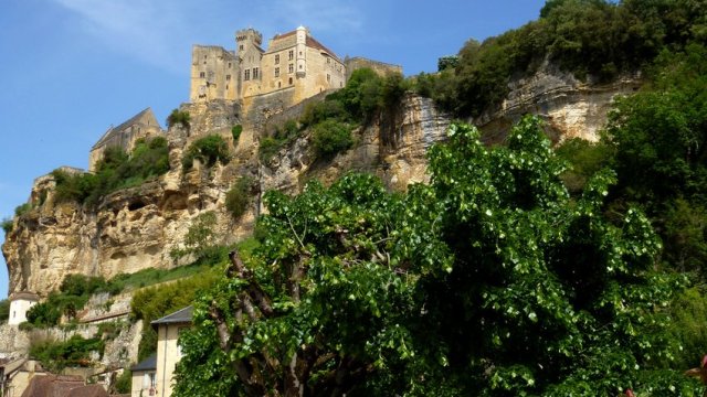 09-visit_france-beynac-sheer_cliff