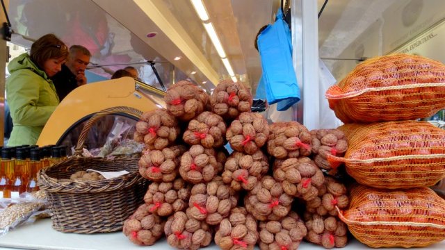 11-best_place_in_france-sarlat_market-perigord_products