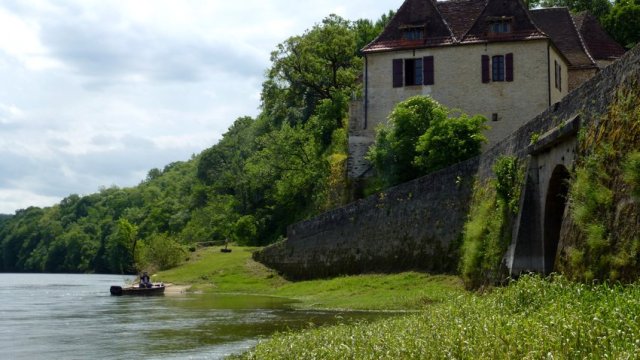 16-happy_fisherman_on_river_dordogne