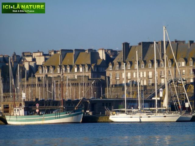 05-cycling_routes_in_brittany_france-saint-malo