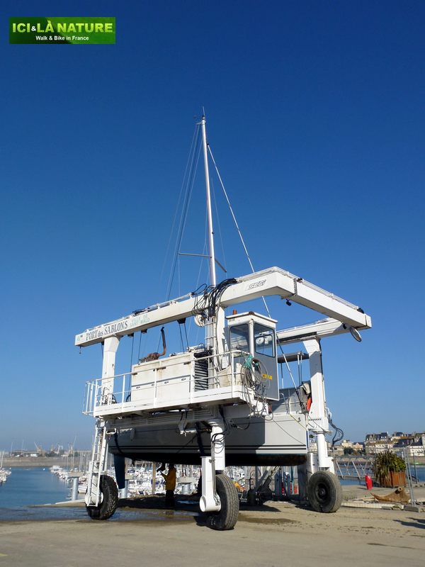 09-french_cycling_near_mont-saint-michel-saint-malo