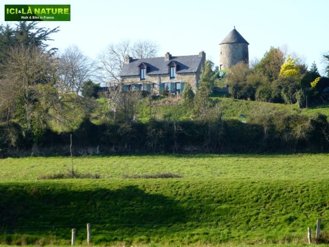 13-biking_on_little_roads-around_mont-saint-michel