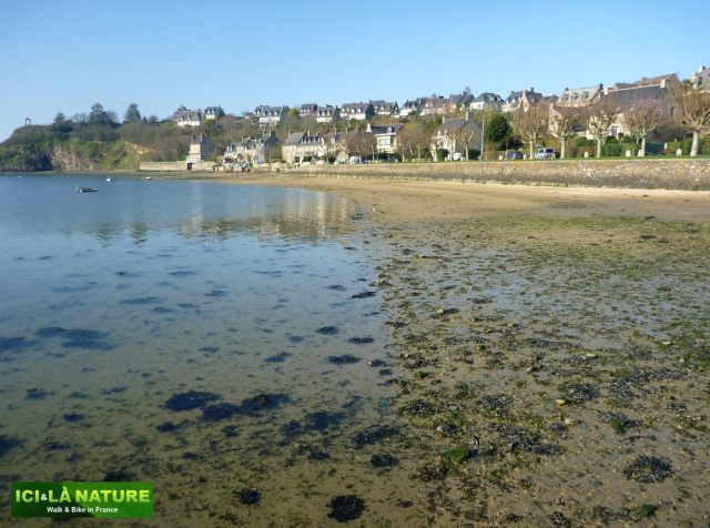 14-france_cycling_tour_near_mont-saint-michel-saint-sulpiac-rance_river