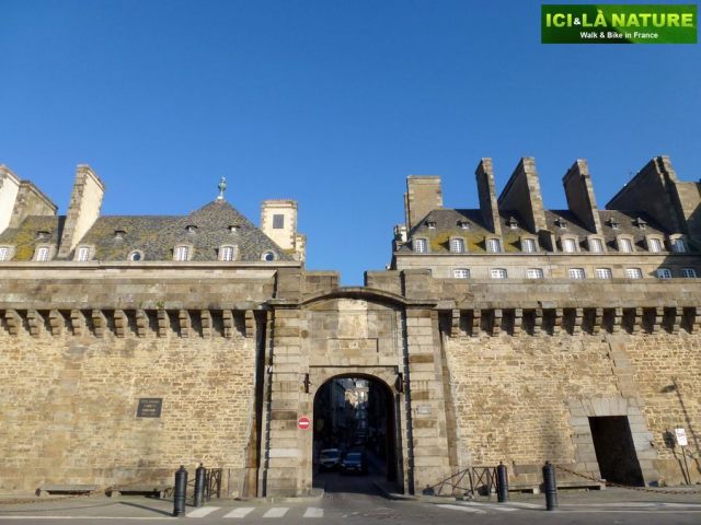 22-biking_cycling_holidays_france-brittany-saint-malo