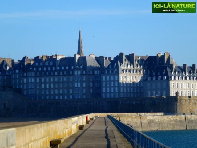 33-brittany_cycling_france-saint-malo