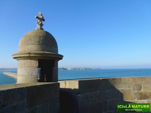 37-hiking_vacations_brittany-france-saint-malo