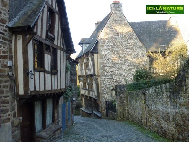 64-france_biking_tour_near_mount-saint-michel-dinan