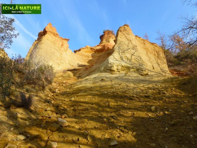 01-biking_in_provence-colorado_provencal-rustrel