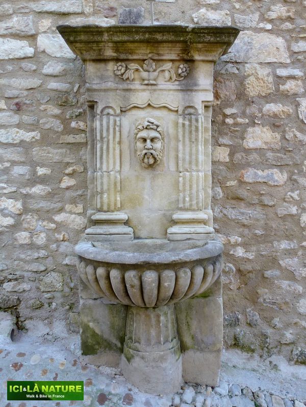 06-fountain_provence-lacoste