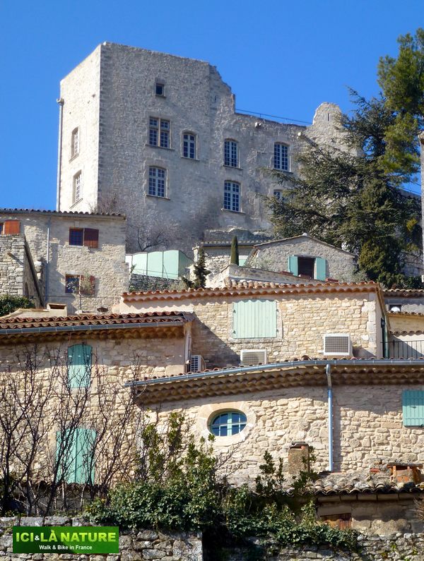 12-sade-castle-provence-lacoste