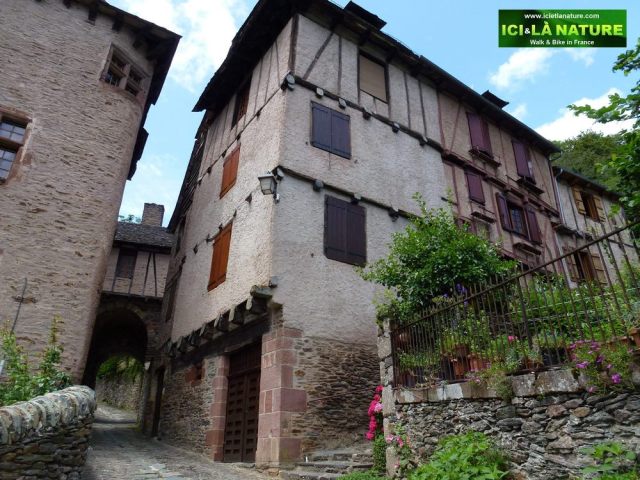 03-walking-the-way-conques