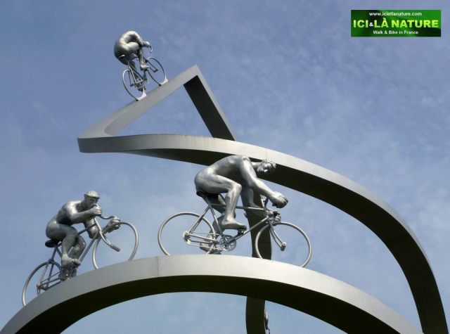 05-tour_de_france_in_mountain-pyrenees-cyclists