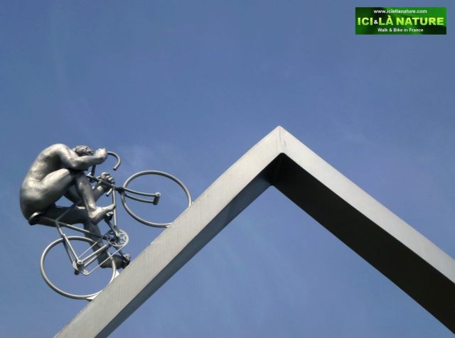 05b-see_the_tour_de_france_in_mountain