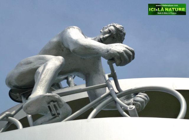 07-tour_de_france-pyrenees_mountains-cycling_race_in_france