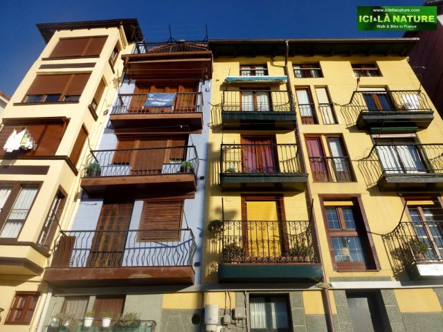 00-travel-architecture-spain-colors