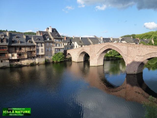 01-walking in france -old bridge-espalion