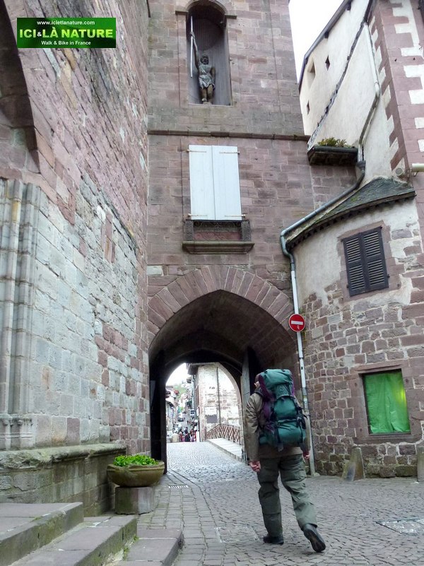 04-hiking-camino frances-spain door-st jean