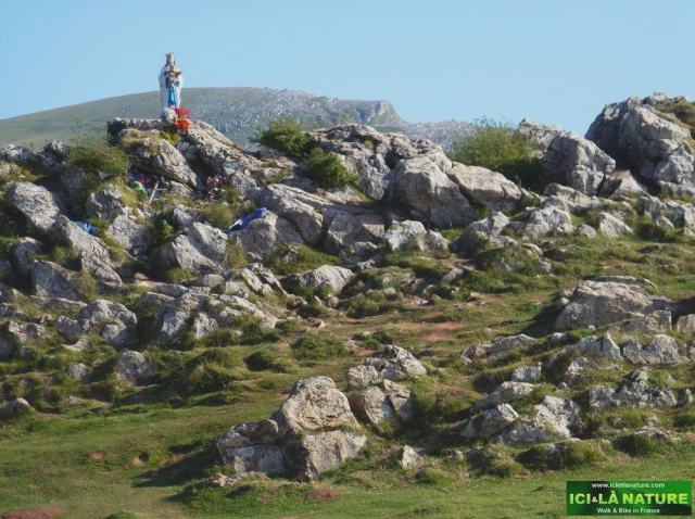 06-hiking french mountains ici et la nature