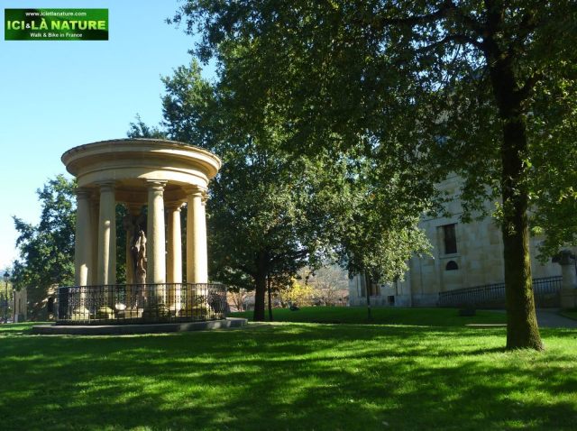 12-the tree of guernica-hiking-travel