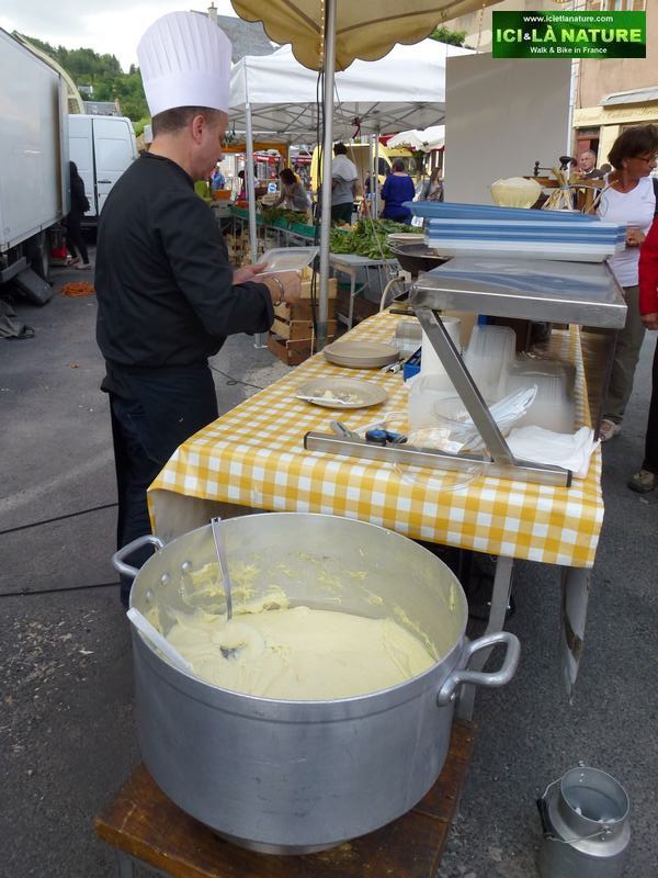 13-market aveyron aligot