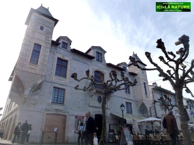 29-house of louis 14 holidays hiking