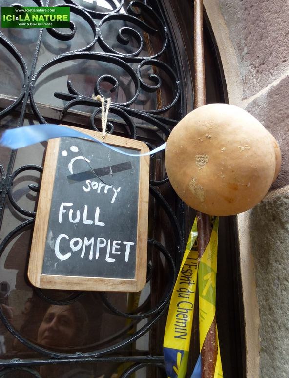 33-walking camino road in france ici et la