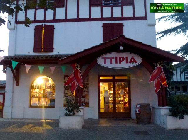 48-espelette walk and bike in france