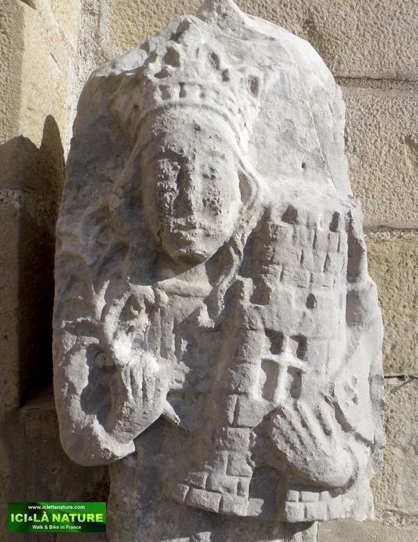 63-middle ages statue urrugne