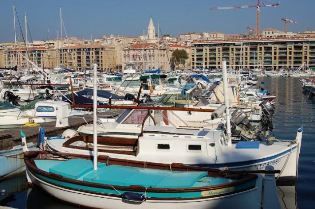 07-marseille port holidays hiking