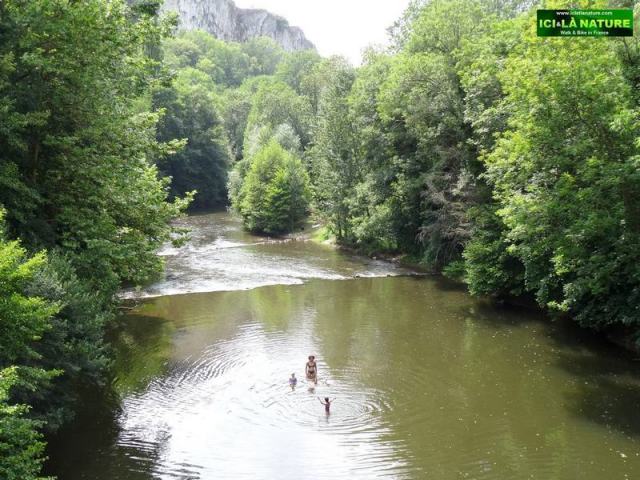 07-river hiking france ici et la nature
