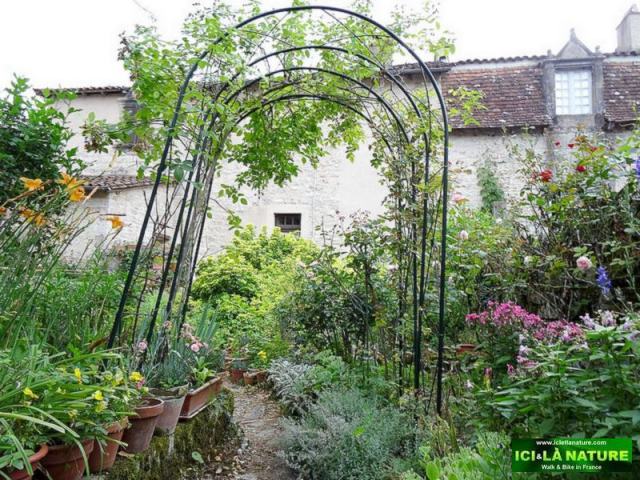 25-ici et la nature walking tour southfrance