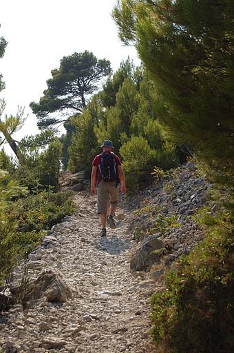 33-hiking holidays mediterranean sea france