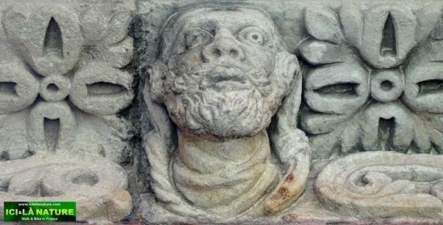 34-cloister cathedral le puy