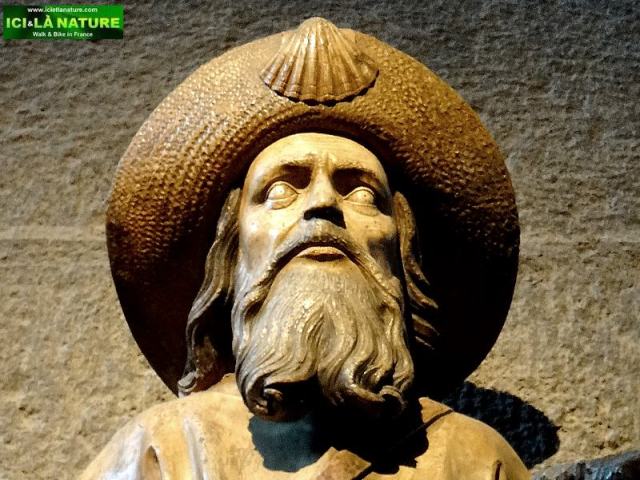 statue st james the great cathedral le puy