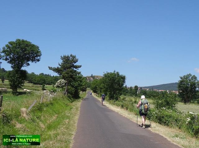 walking the way of st james in france : le puy en velay