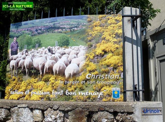 55-saugues-photography in the street