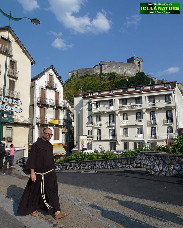 30-walking lourdes castle