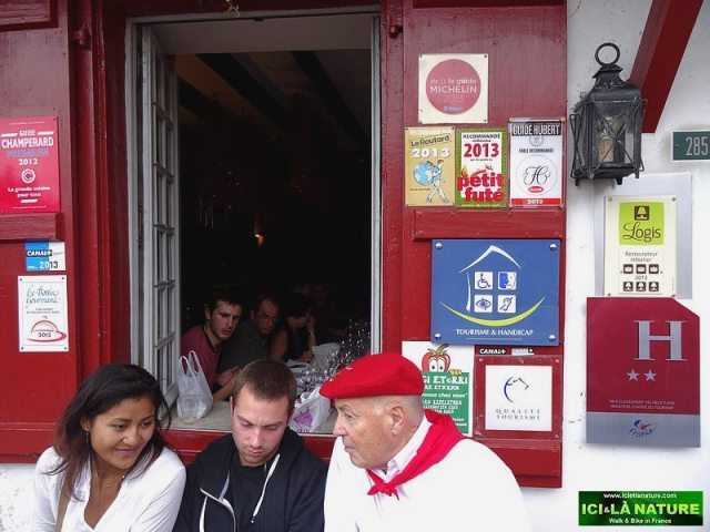 09-walking holidays france espelette