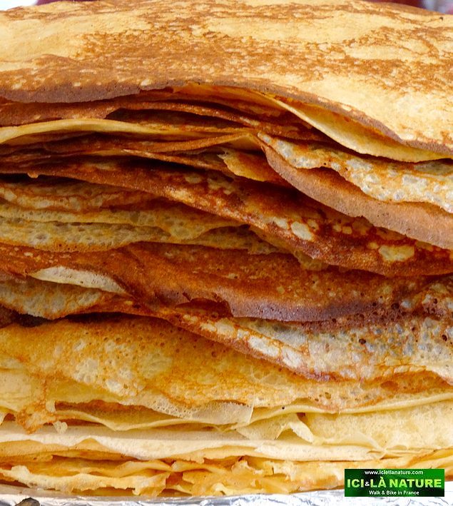 15-hiking travel tour basque country espelette