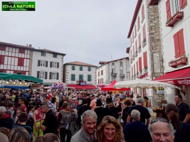 52-espelette chili market