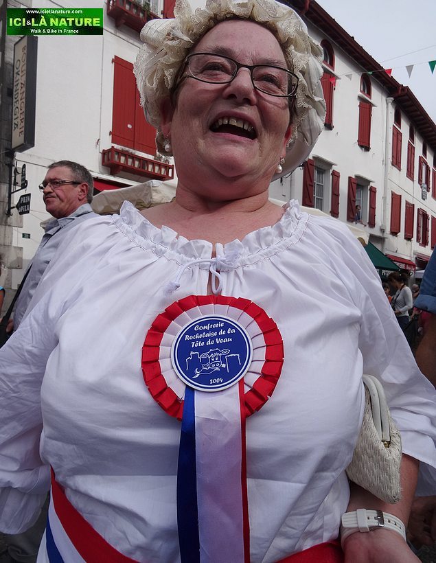 53-espelette market basque country