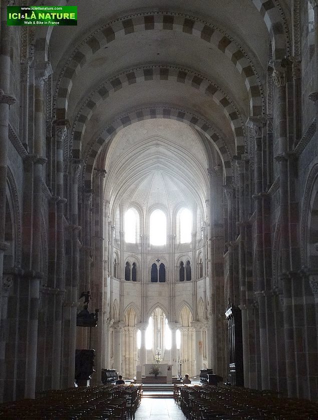 60-basilica vezelay nave