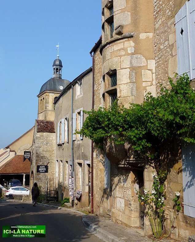 71-old street vezelay