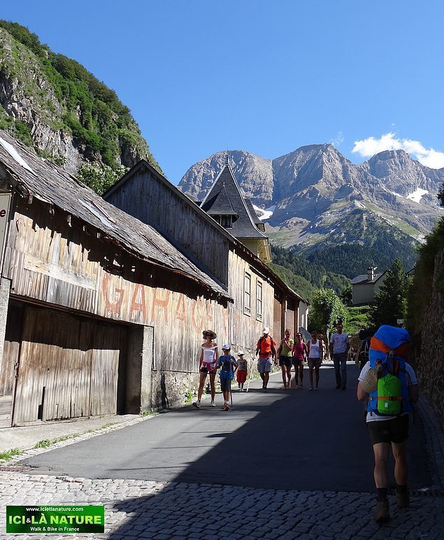 01-walking france pyrenees
