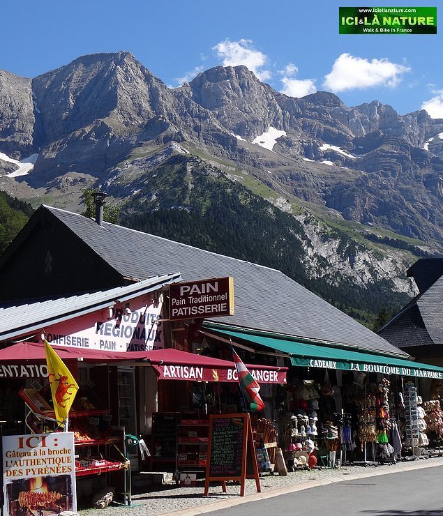 02-hiking mountains france pyrenees