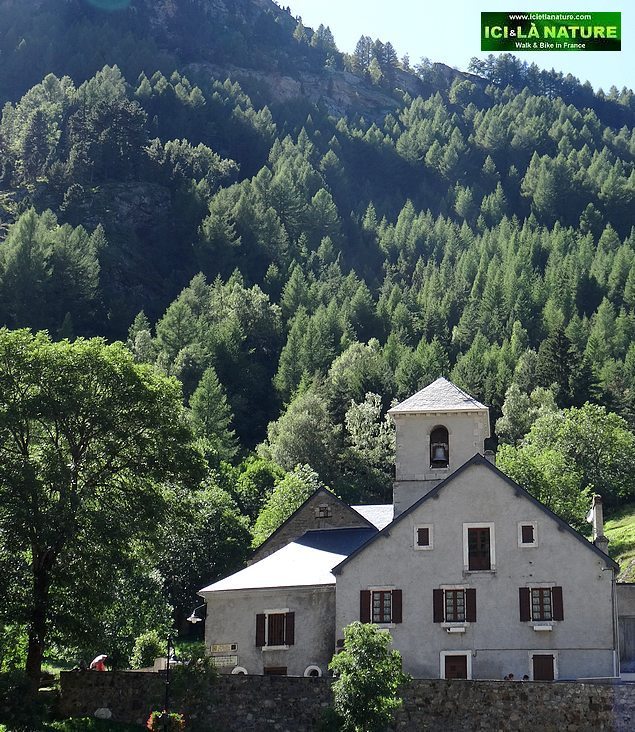 03-hiking trip french mountains gavarnie