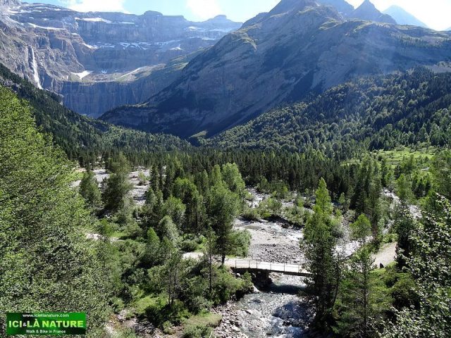 11-hiking mountain france pyrenees gavarnie