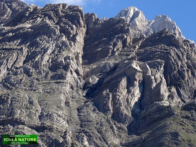 17-hiking pyrenees gavarnie france