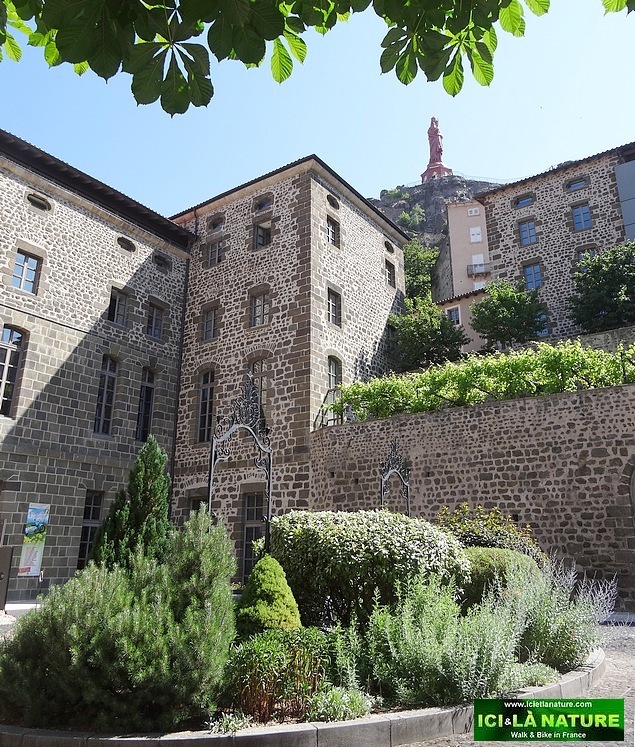 55-hiking the way of le Puy camino de santiago